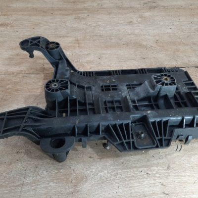 Полка аккумулятора Audi A3 2005 AXX хетчбэк 3дв. - изображение 6