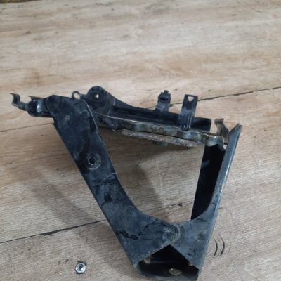Полка аккумулятора Peugeot 107 2007 1KR-FE(384F) хетчбэк 5дв. - изображение 5
