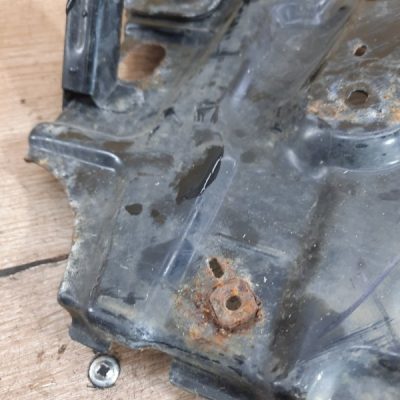 Полка аккумулятора Peugeot 107 2007 1KR-FE(384F) хетчбэк 5дв. - изображение 8