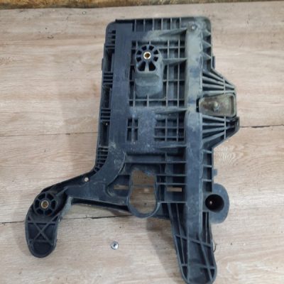 Полка аккумулятора Volkswagen Golf 5 2006 BUD хетчбэк 5дв. - изображение 9