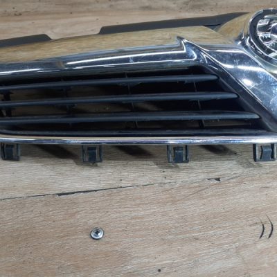 Решетка радиатора Opel Zafira B 2009 Z19DT 1.9 минивен - изображение 3