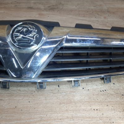 Решетка радиатора Opel Zafira B 2009 Z19DT 1.9 минивен - изображение 4