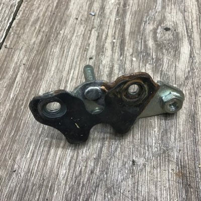 Петля крышки багажника Peugeot 107 2007 хетчбэк 5дв. Задн. - изображение 4