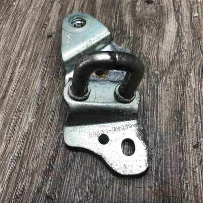Петля крышки багажника Peugeot 107 2007 хетчбэк 5дв. Задн. - изображение 2