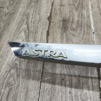 Молдинг крышки багажника Opel Astra H 5дв хечбек Задн. - изображение 2