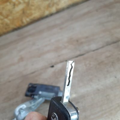 Замок зажигания Opel Astra J 2013 A16XER 1.6 хетчбэк 5дв. - изображение 2