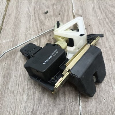 Замок крышки багажника Volvo V70 2003 универсал B5244S Задн. - изображение 7