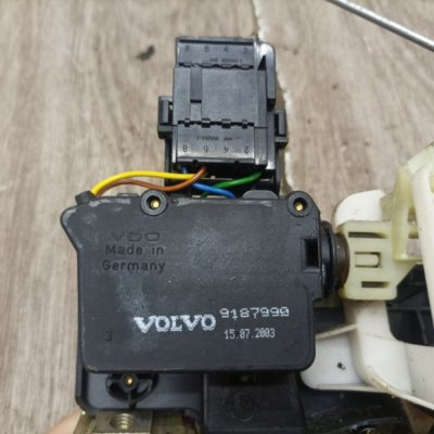 Замок крышки багажника Volvo V70 2003 универсал B5244S Задн. - изображение 2
