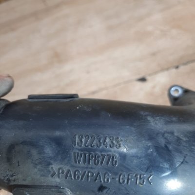 Патрубок интеркулера Opel Astra H 2009 универсал Z19DTH - изображение 3