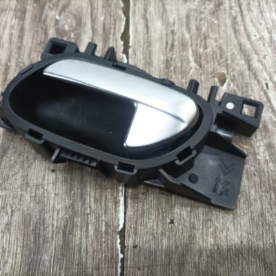 Ручка двери внутренняя Peugeot 208 2012 EB2(HMZ) хетчбэк 3дв., Перед., Лев. - изображение 2