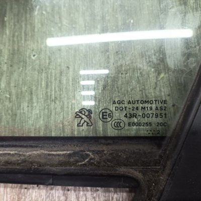 Форточка двери Peugeot 208 2012 хетчбэк 3дв. EB2(HMZ) Перед. Лев. - изображение 3