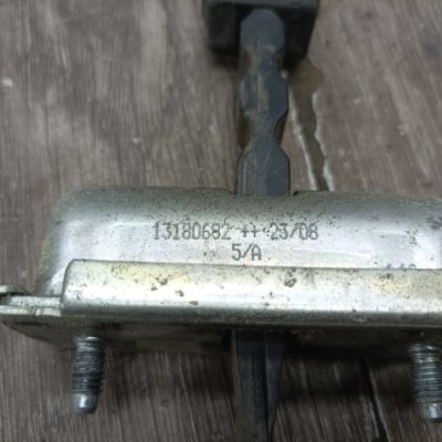 Ограничитель двери Opel Corsa D 2008 5дв хечбек Перед. Прав. - изображение 4