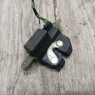 Замок крышки багажника Opel Corsa D 2008 5дв хечбек Задн. - изображение 2