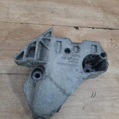 Кронштейн двигателя Audi A3 2005 AXX хетчбэк 3дв. - изображение 2