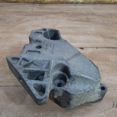 Кронштейн двигателя Audi A3 2005 AXX хетчбэк 3дв. - изображение 3