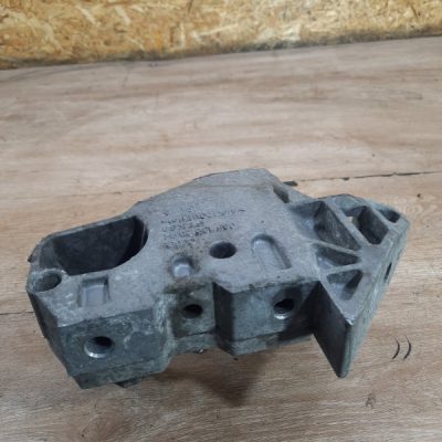 Кронштейн двигателя Audi A3 2005 AXX хетчбэк 3дв. - изображение 4