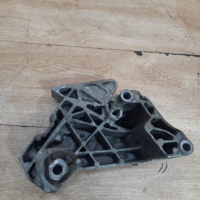 Кронштейн двигателя Audi A3 2005 AXX хетчбэк 3дв. - изображение 8