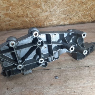 Кронштейн генератора Volvo V70 2003 B5244S - изображение 5