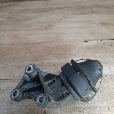 Кронштейн АКПП Volvo V70 2003 B5244S Перед. - изображение 4