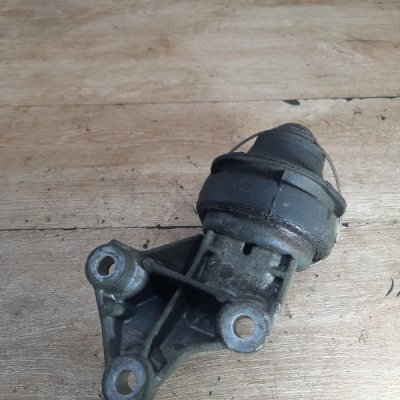 Кронштейн АКПП Volvo V70 2003 B5244S Перед. - изображение 2