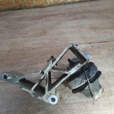 Кронштейн АКПП Volvo V70 2003 B5244S Задн. - изображение 8