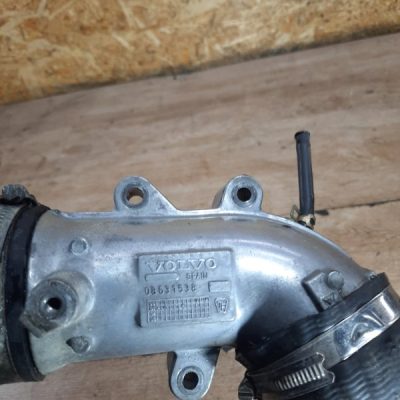 Патрубок интеркулера Volvo V70 2001 D5244T универсал - изображение 4
