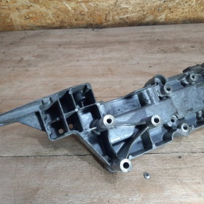 Кронштейн генератора Volvo V70 2001 универсал D5244T - изображение 5
