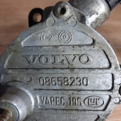 Вакуммный нассос Volvo V70 2001 D5244T универсал - изображение 6