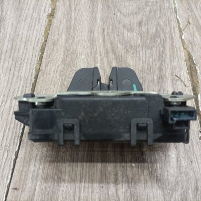 Замок крышки багажника Opel Astra H 2005 5дв хечбек A14XER Задн. - изображение 2