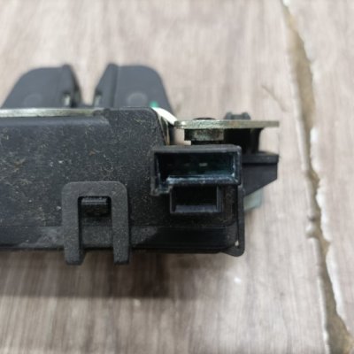 Замок крышки багажника Opel Astra H 2005 5дв хечбек A14XER Задн. - изображение 3