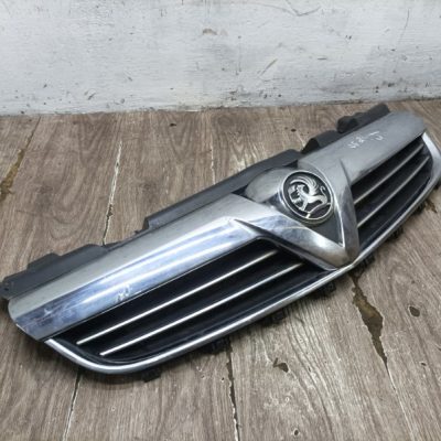 Решетка радиатора Opel Zafira B 2009 Z19DT 1.9 минивэн - изображение 2