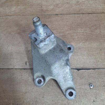 Кронштейн МКПП Ford Focus 1 2005 хетчбэк 5дв. FYDA Лев. - изображение 3
