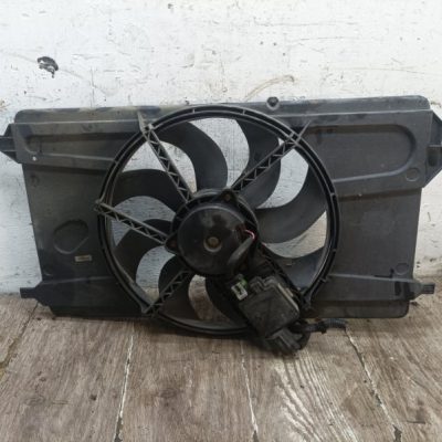 Вентилятор радиатора Ford Focus 2 2008 SHDA хетчбэк 5дв. - изображение 2