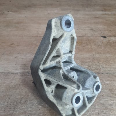 Кронштейн МКПП Ford Fiesta 6 2009 хетчбэк 3дв. SNJA Задн. - изображение 4