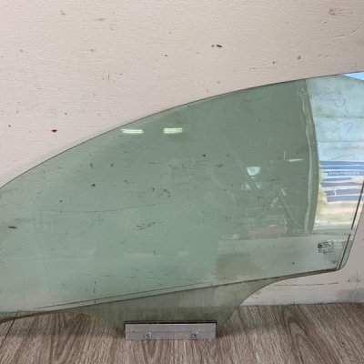 Стекло Opel Corsa D 2007 хетчбэк 5-ти дв. Перед. Лев. - изображение 1