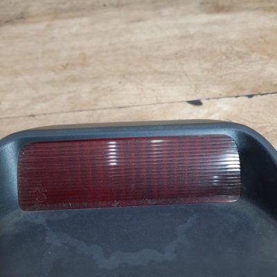Стоп-сигнал крышки багажника Mitsubishi Lancer 1.6 2004 4G18 седан 4дв. - изображение 3