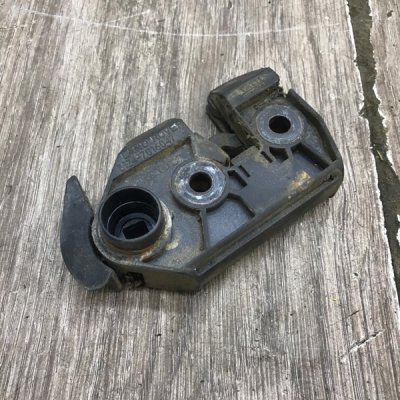 Замок крышки багажника Land Rover Range Rover 2004 внедорожник Лев. - изображение 5