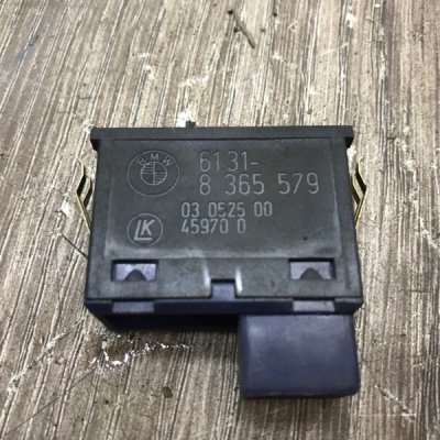 Кнопка открывания багажника Land Rover Range Rover 2004 внедорожник Задн. - изображение 3