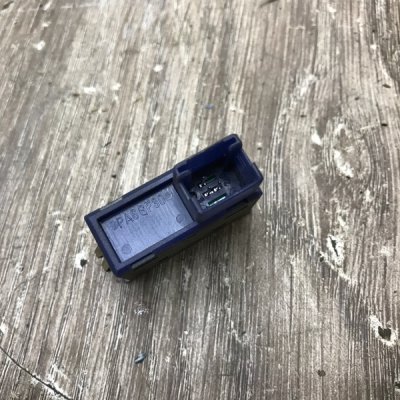 Кнопка открывания багажника Land Rover Range Rover 2004 внедорожник Задн. - изображение 5