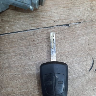 Замок зажигания Opel Zafira B 2006 Z19DT 1.9 минивен - изображение 2