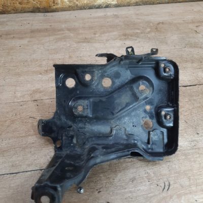 Полка аккумулятора Toyota Yaris 2007 2SZ-FE хетчбэк 3дв. - изображение 2
