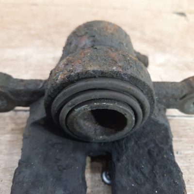 Тормозной суппорт Kia Ceed 2010 G4FC хетчбэк 5дв., Задн., Прав. - изображение 7