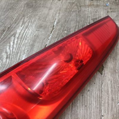 Фонарь Ford Fiesta 2007 FUJA/FUJB хетчбэк 3дв., Задн., Прав. - изображение 3