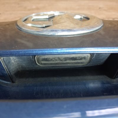 Ручка крышки багажника Opel Astra J 2011 A16XER хетчбэк 5-ти дв. - изображение 3