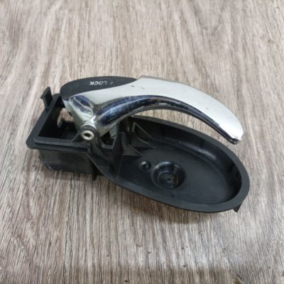 Ручка двери внутренняя Ford Focus 1 2001 хетчбэк 5дв. FYDB Перед. Прав. - изображение 5