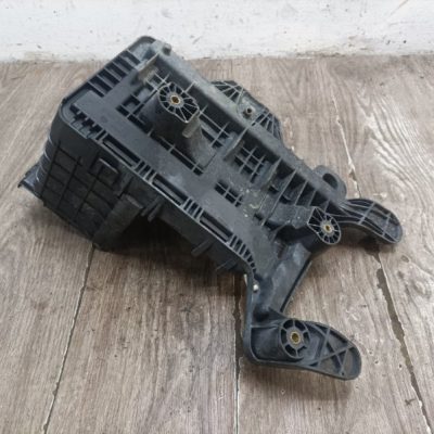 Полка аккумулятора Audi A3 2003 AXW хетчбэк 3дв. - изображение 4