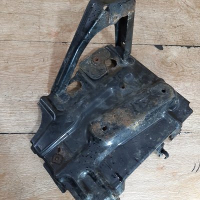Полка аккумулятора Toyota Aygo 2006 хетчбэк 3дв. 1KR-FE - изображение 3