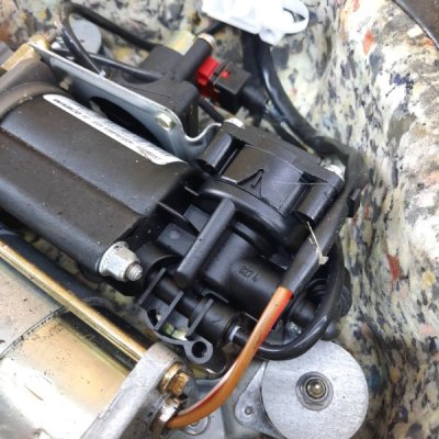 Компрессор подвески Land Rover Range Rover 2004 джип внедорожник 5дв M57D30 - изображение 14