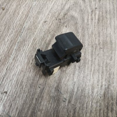 Кнопка стеклоподъемника Toyota Yaris 2007 хетчбэк 3дв. 2SZ-FE Перед. Лев. - изображение 3