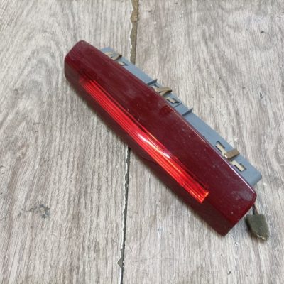 Стоп-сигнал крышки багажника Opel Zafira B 2007 Z16XE1 1.6 минивен, Задн. - изображение 2